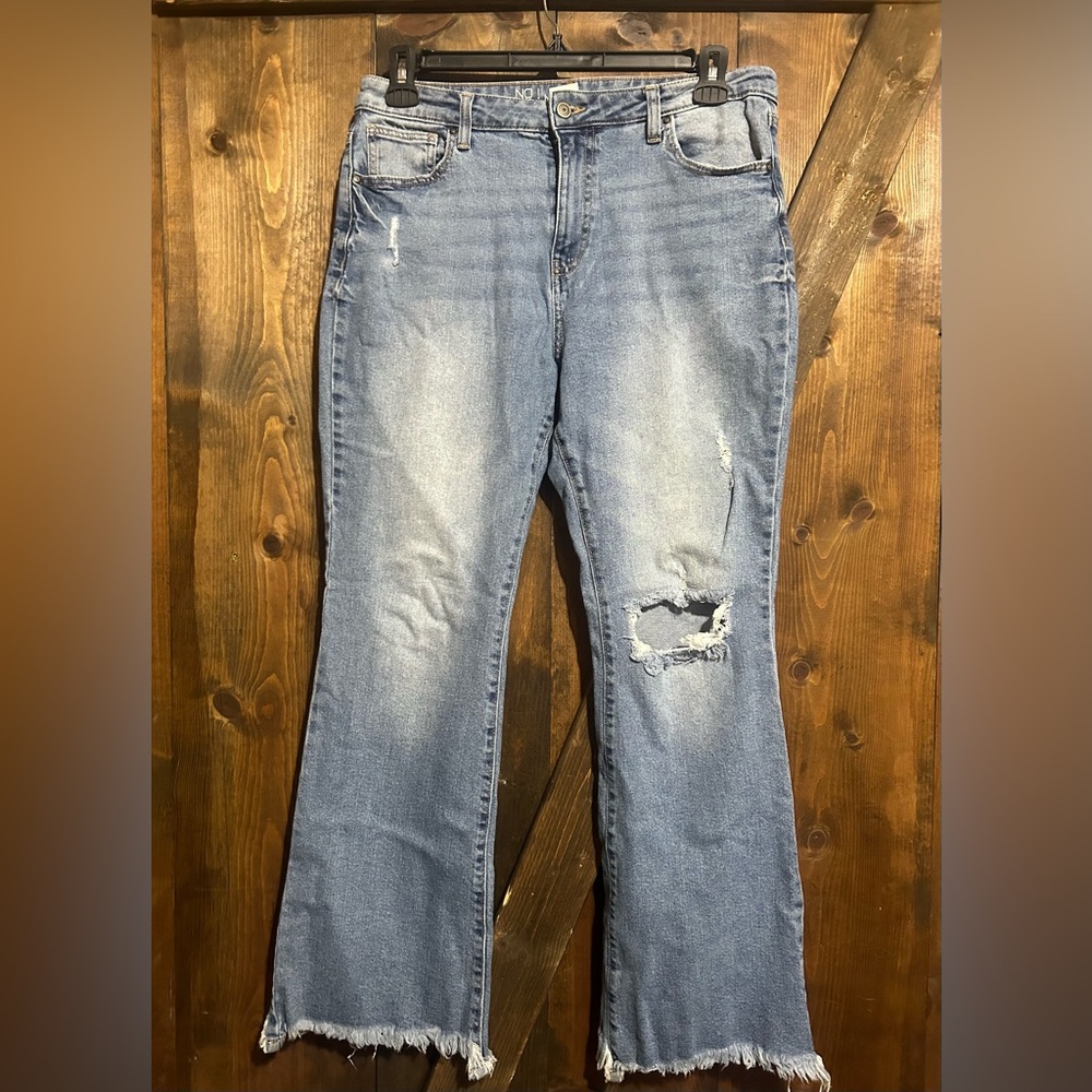 No Boundaries Distressed Bootcut Jeans, size 13, smoke free home